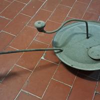 Vecchia padella per tostare orzo