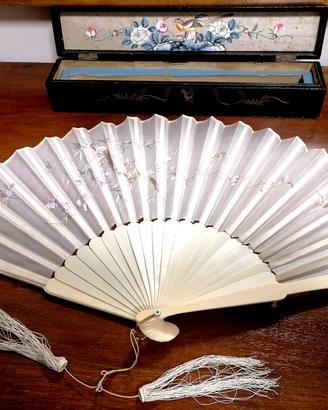 ventaglio brisé cinese con astuccio in  legno