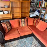 Divano Angolare in Tessuto e Similpelle – Comodo e