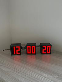 Orologio da tavolo digitale modulare a tre cubi