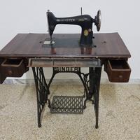 Macchina  da cucire. 