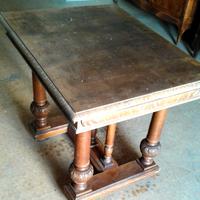 Robusto tavolo antico in legno massiccio dell' 800