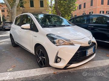 Toyota Yaris 1.5h hibryd White Edit Plus aut