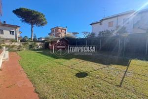 Villa Unifamiliare con Terrazzi e ampio Giardino