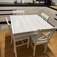 Tavolo cucina e 4 sedie