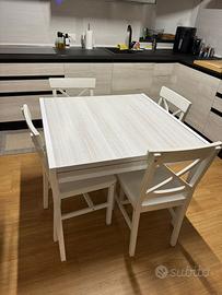Tavolo cucina e 4 sedie