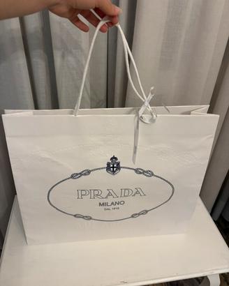 Busta Prada grande con fiocco