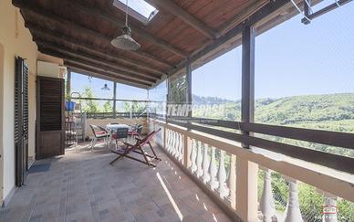 CASA CON VISTA PANORAMICA E POSSIBILITÀ DI ATTIVIT