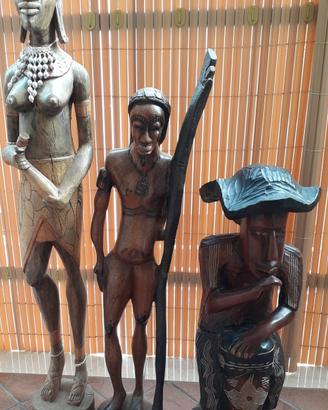 Statue in legno fatte a mano 