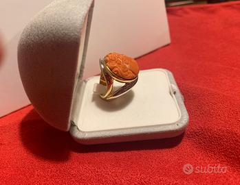 Anello oro con brillanti e cameo corallo