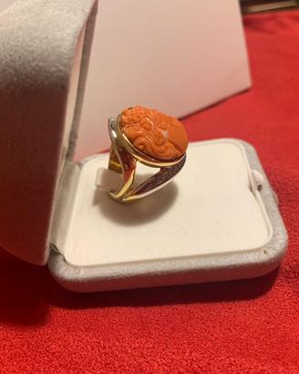 Anello oro con brillanti e cameo corallo