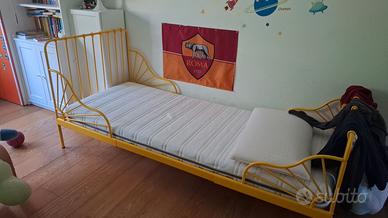 Letto Minnen Ikea giallo con materasso Malvik sem
