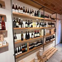 Arredi e attrezzature per enoteca / wine bar
