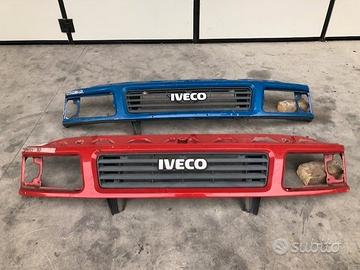 Frontale Iveco Daily 1990 e 1994 rosso e blu