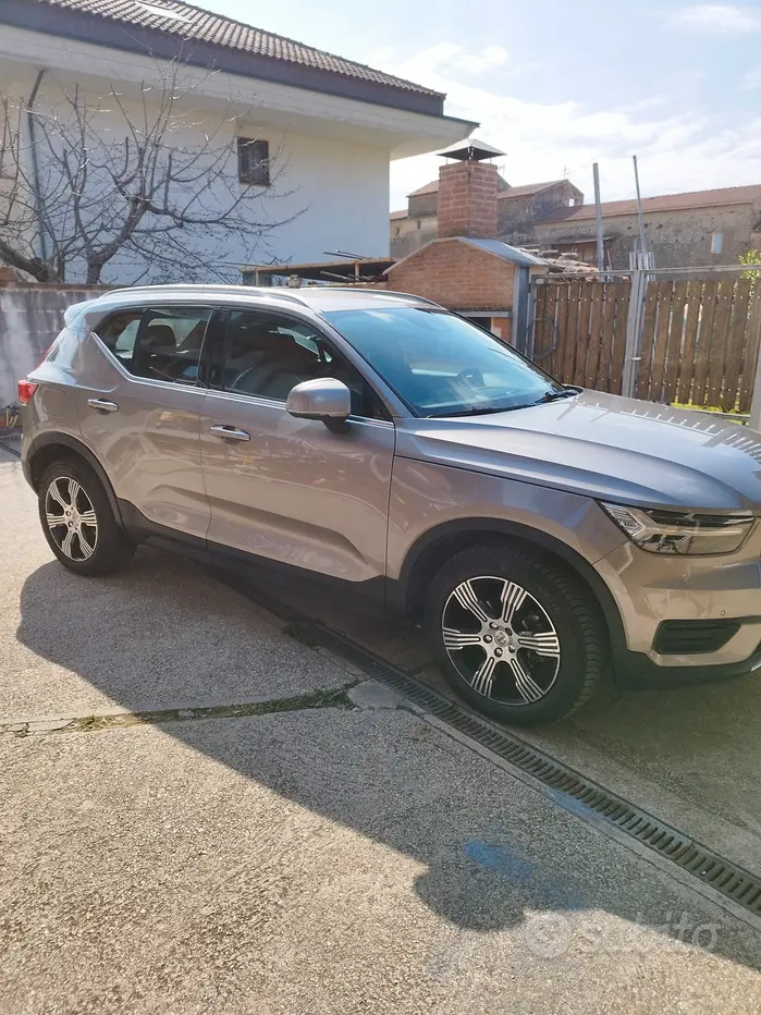 Volvo XC40 (2017-->)