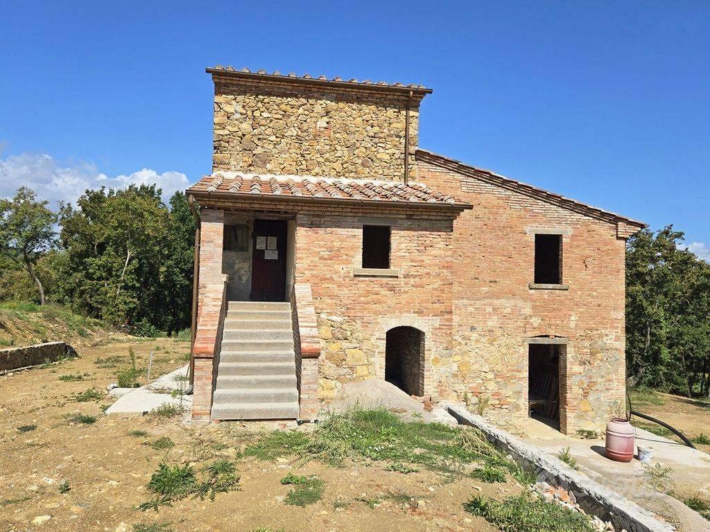 Rustico / Casale di 275 m² con 4 locali e box auto - Vista 4
