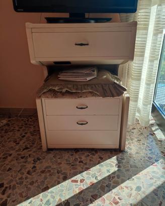 mobiletto con pouf cassetto e macchina da cucire
