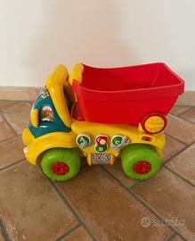 Camion cavalcabile giocattolo