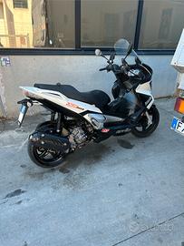 APRILIA SR MAX 300