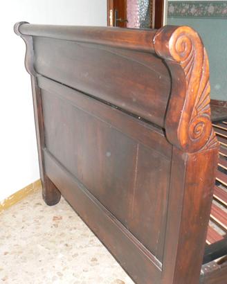 Letto in legno massiccio "A barca"