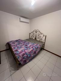 Letto matrimoniale in ferro con materasso