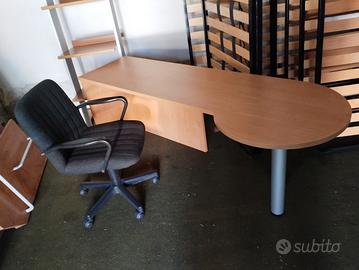 scrivania con poltroncina 