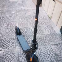 NINEBOT BY SEGWAY SCOOTER E 25 KM/H NERO 10,2 AH