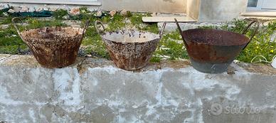 Attrezzi antichi, zappe, badili, secchi