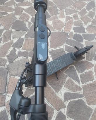 MERCEDES Monopattino Explorer