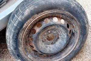 Pneumatici invernali 165/70 R14 con cerchione