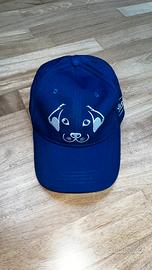 Cappellino blu con cane ricamato