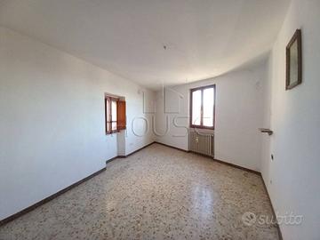 Appartamento di 100 m² con 5 locali e posto auto a