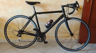 Bici da corsa in alluminio e gruppo campagnolo