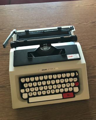 Macchina da scrivere Olivetti Lettera 42