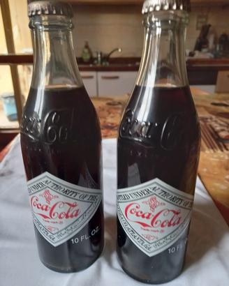 Bottiglie e lattine da Coca Cola