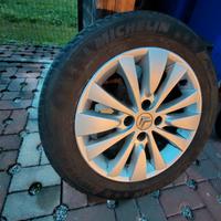 Ruote invernali con cerchi in lega.