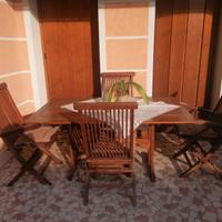 Tavolo da giardino con sedie