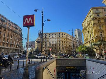 4 LOCALI A NAPOLI