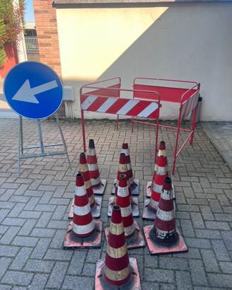 Coni e cartelli stradali