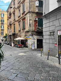 2 LOCALI A NAPOLI