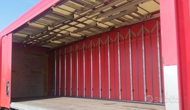 Cassone centinato con teli laterali scorrevoli