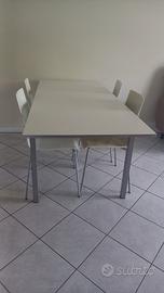 Tavolo e 4 sedie