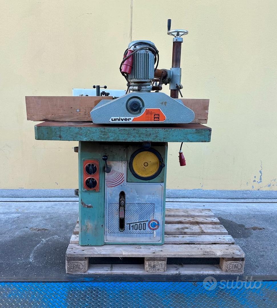 Vecchi utensili usati per la lavorazione del legno - Foto Stock: Foto,  Immagini © stokkete 170232466