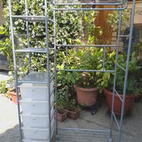 standing per abiti con cassetti 