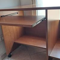 Scrivania in legno
