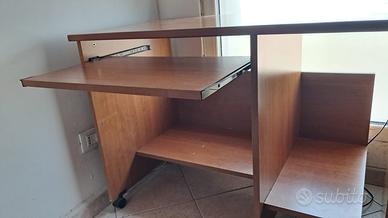 Scrivania in legno