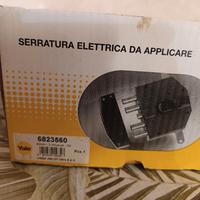 Serratura elettrica Yale per portone in legno