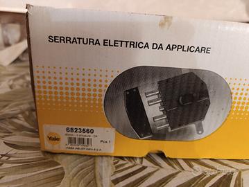 Serratura elettrica Yale per portone in legno