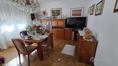 soggiorno piu tavolo e sedie