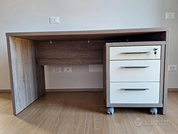 Scrivania con cassettiera 